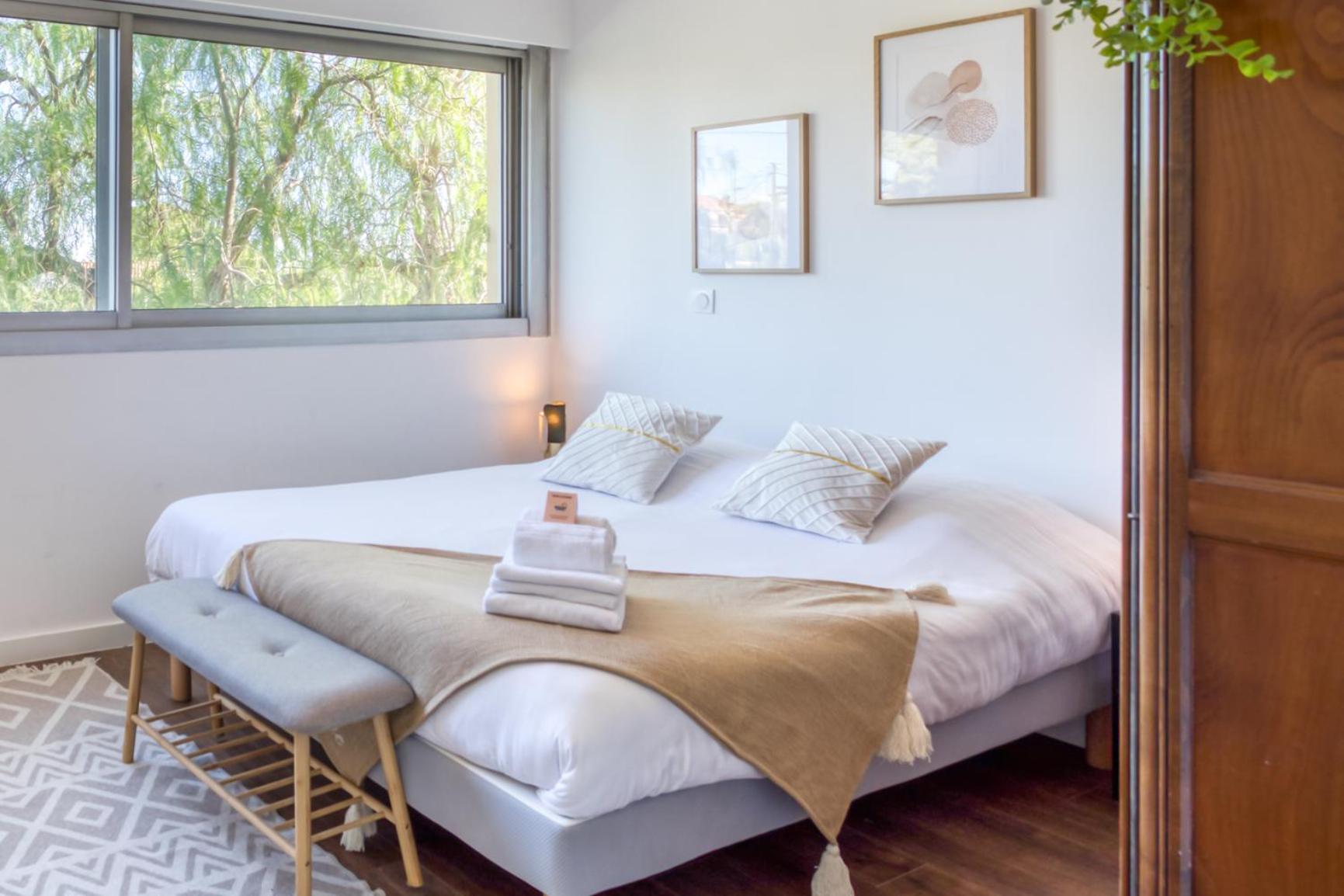 A3 - 2 Bdr Sea View 10 Min - Parking, Pool & Terrace Apartment