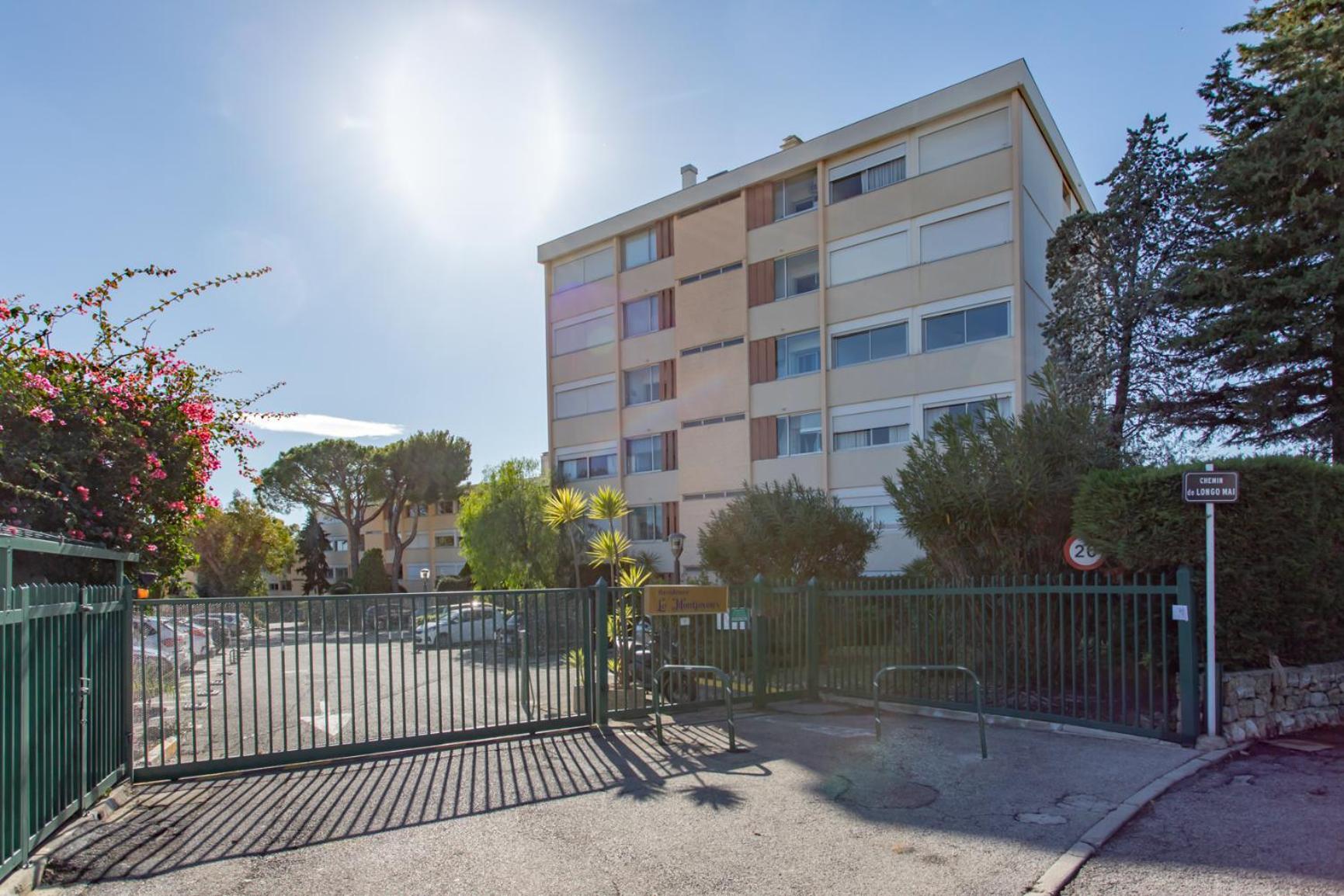 A3 - 2 Bdr Sea View 10 Min - Parking, Pool & Terrace * Antibes